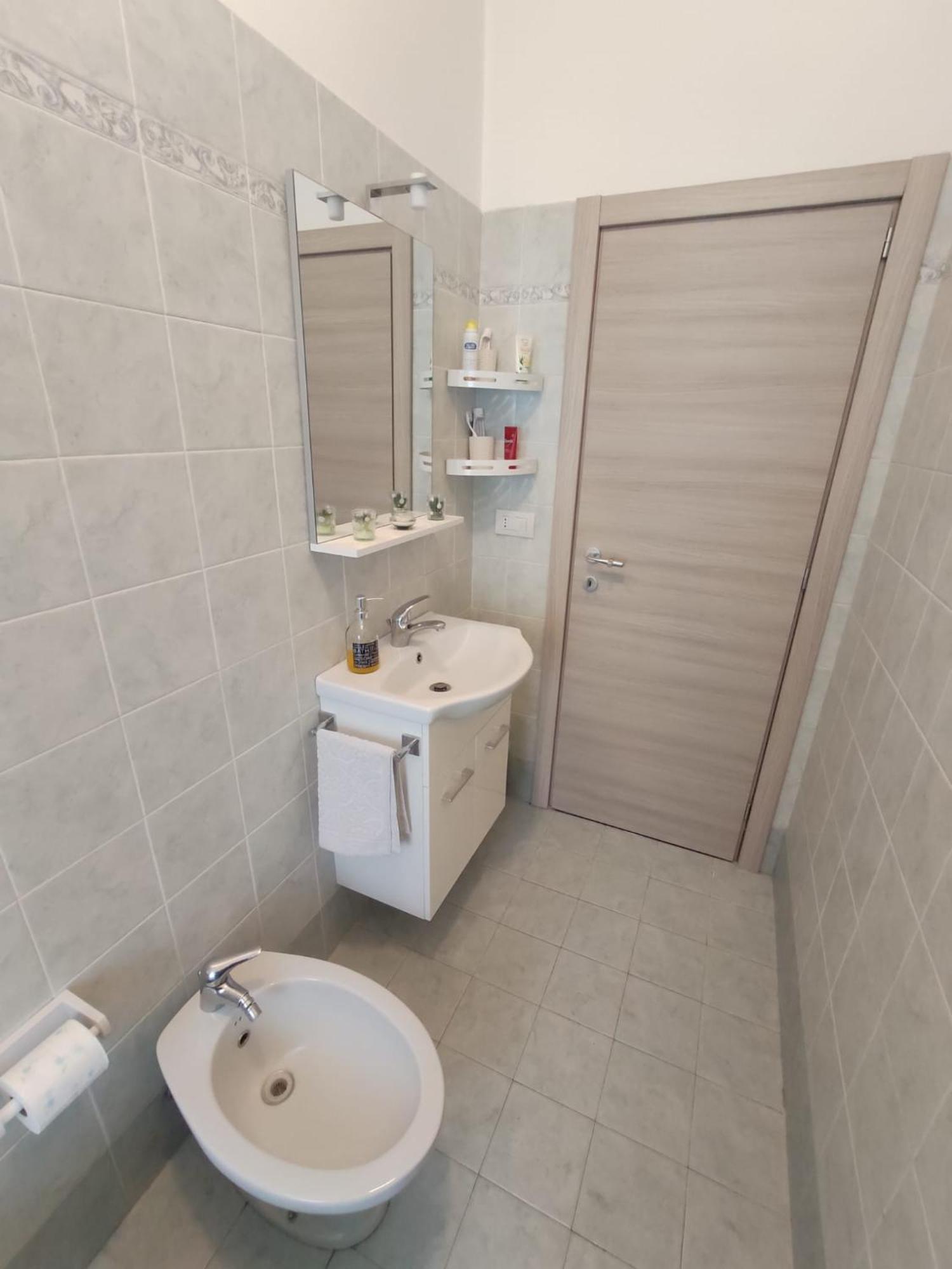 Gli Scoiattoli Di Tolstoi Apartment Milan Bagian luar foto